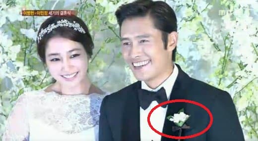 결혼식에서 신랑 가슴팍에 꽃 장식 그거