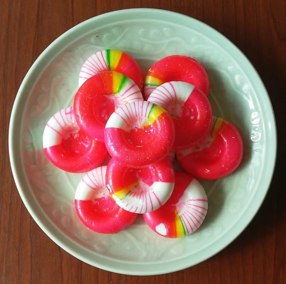 제사상에 오르는 알록달록한 사탕 그거